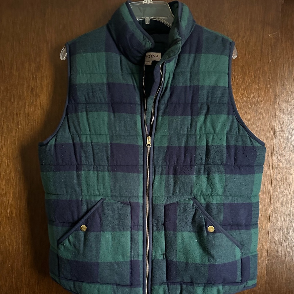 Women’s thick plaid vest size XL